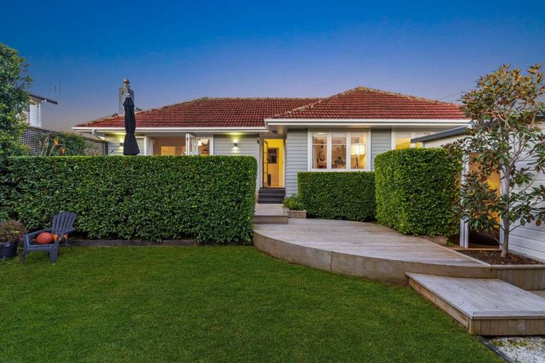 Photo of property in 69 Kervil Avenue, Te Atatu Peninsula, Auckland, 0610