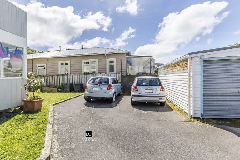 Photo of property in 1/139 Queens Drive, Lyall Bay, Wellington, 6022