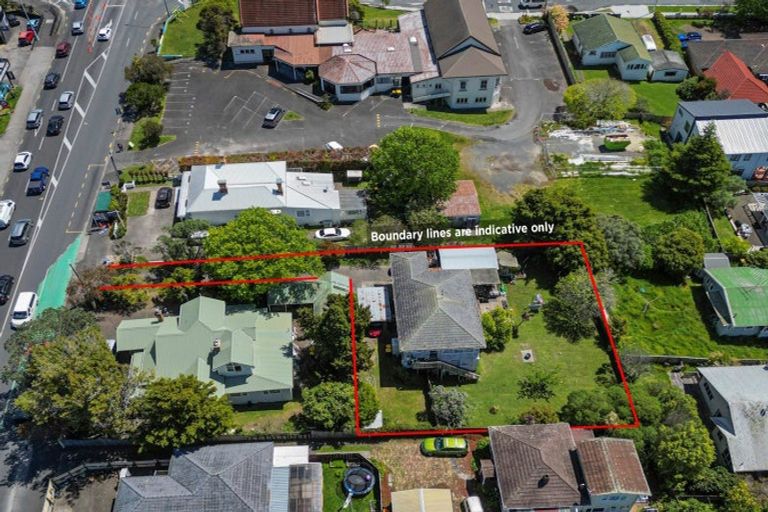 Photo of property in 233 Onewa Road, Birkenhead, Auckland, 0626