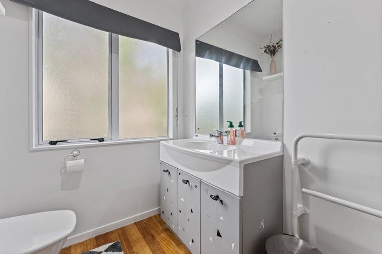 Photo of property in 23d Jelas Road, Red Beach, 0932