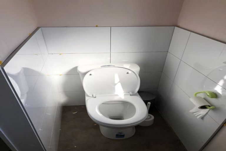 Photo of property in 2/20 Northcote Road, Takapuna, Auckland, 0622