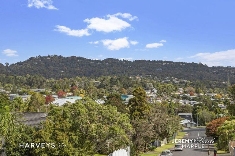 Photo of property in 21 Scotstoun Place, Glen Eden, Auckland, 0602