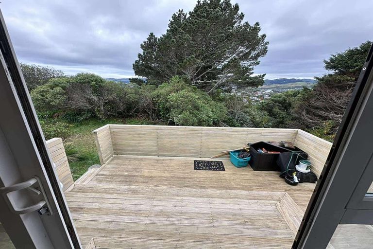 Photo of property in 52 Ruskin Road, Newlands, Wellington, 6037