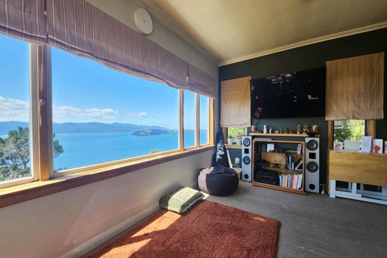 Photo of property in 104 Nicholson Road, Khandallah, Wellington, 6035