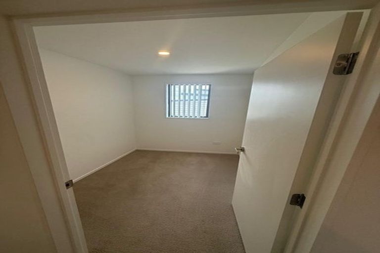 Photo of property in 9b Poruru Close, Papakura, 2110