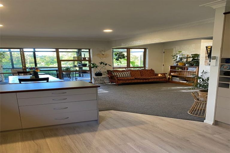 Photo of property in 2 Vista Place, Kawaha Point, Rotorua, 3010