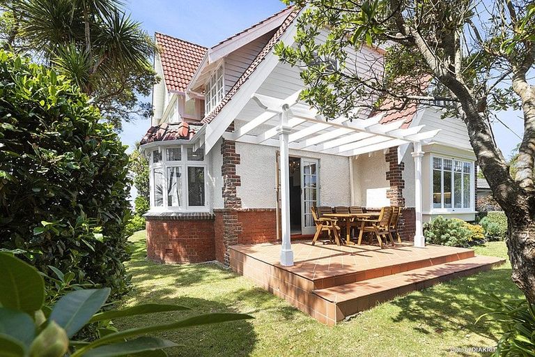 Photo of property in 16 Plunket Street, Kelburn, Wellington, 6012