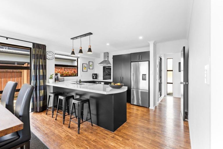 Photo of property in 7 Nevada Way, Kelvin Grove, Palmerston North, 4414