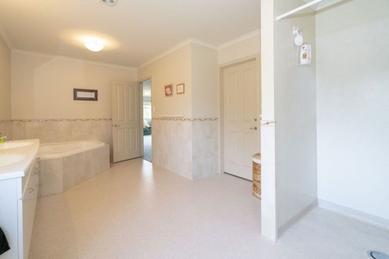 Photo of property in 2 Parkland Place, Whitianga, 3510