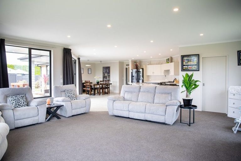 Photo of property in 12 Tui Place, Edendale, Wyndham, 9893