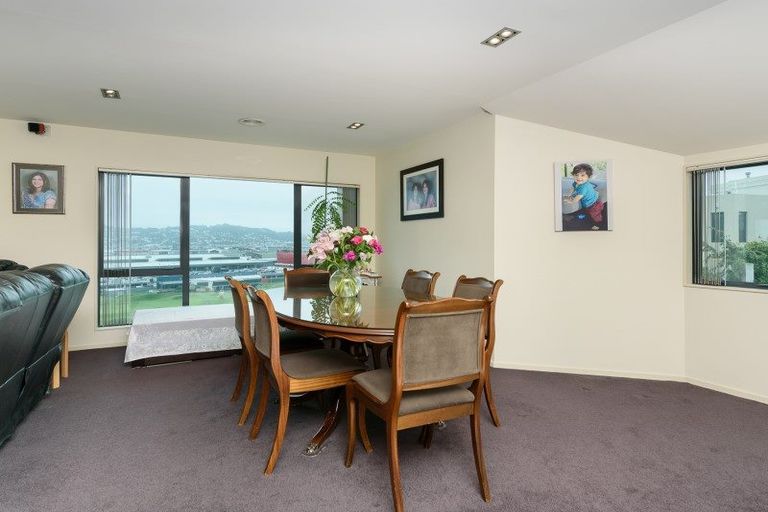 Photo of property in 12 Bunker Way, Strathmore Park, Wellington, 6022