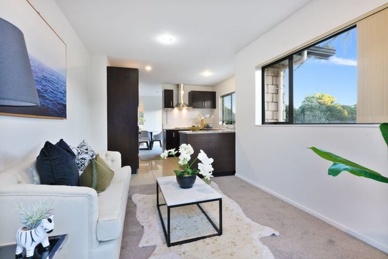 Photo of property in 6 Riverglade Parkway, Te Atatu South, Auckland, 0610