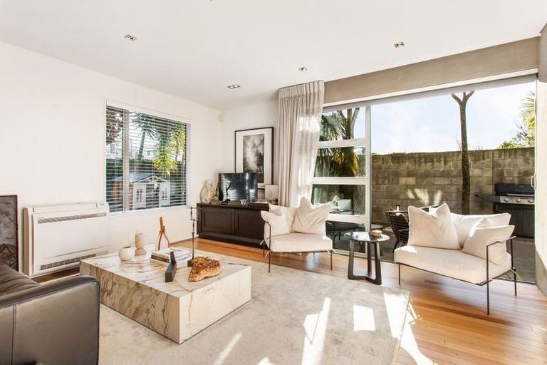 Photo of property in 8 Millbank Lane, Merivale, Christchurch, 8014