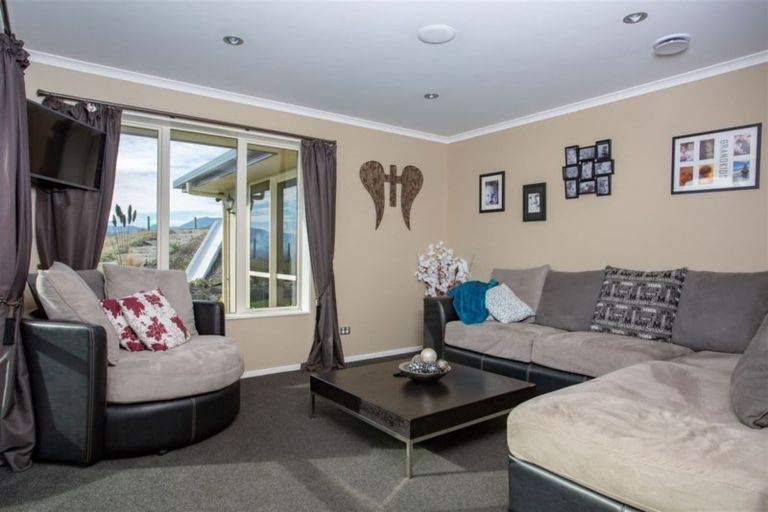 Photo of property in 21 Katania Heights, Brightwater, 7022