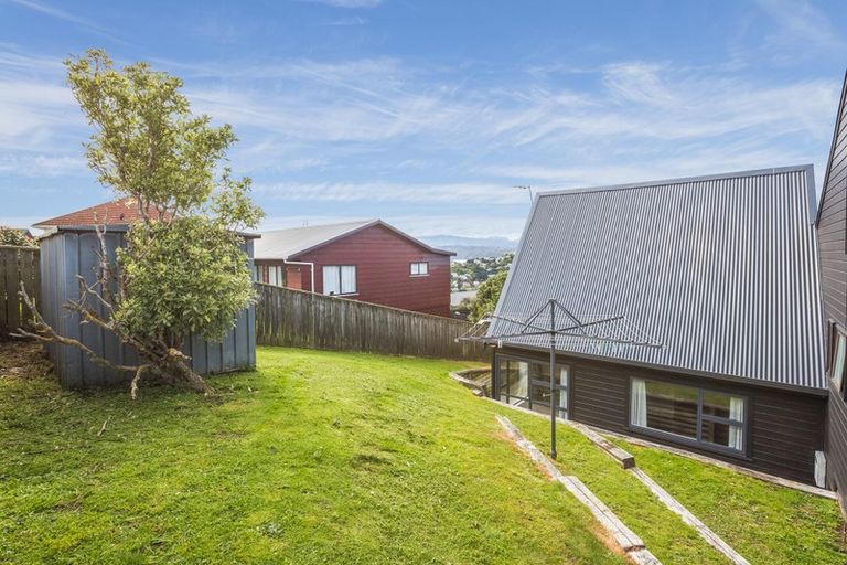 Photo of property in 15 Cobar Close, Maupuia, Wellington, 6022