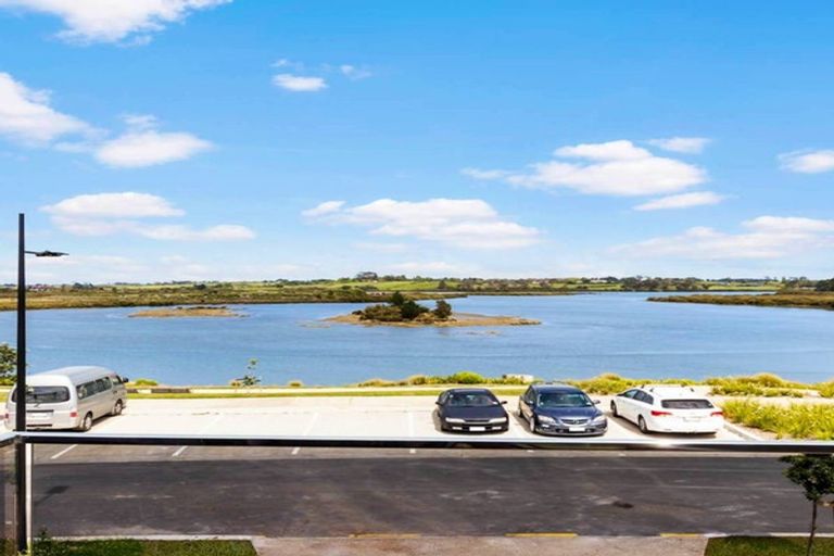 Photo of property in 18 Evergreen Parade, Rosehill, Papakura, 2113