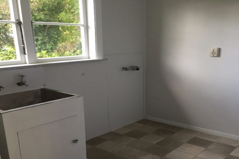 Photo of property in 136 Wyndham Road, Pinehaven, Upper Hutt, 5019