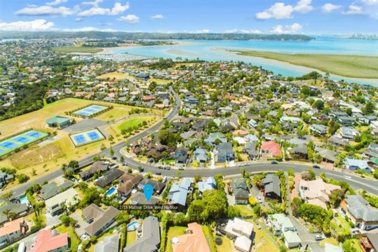 Photo of property in 2/16 Matisse Drive, West Harbour, Auckland, 0618
