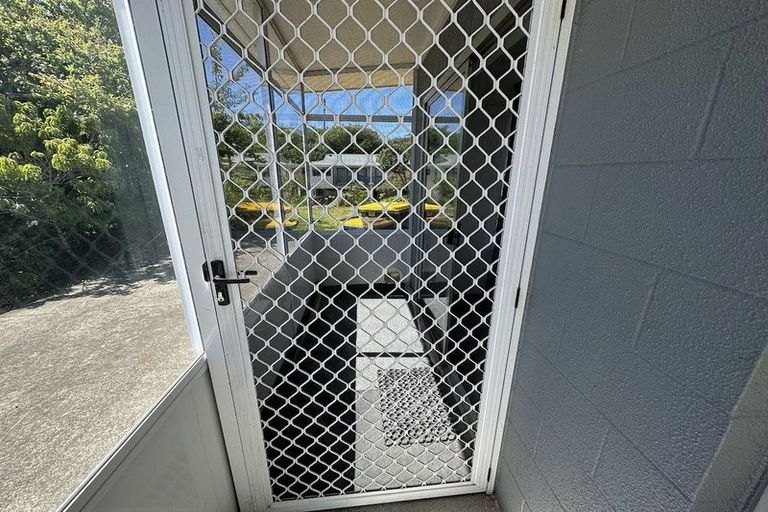 Photo of property in 2/6 Anne Road, Hillcrest, Auckland, 0627