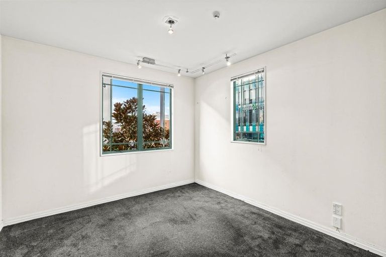 Photo of property in Regent Courts, 2/75 Gloucester Street, Christchurch Central, Christchurch, 8013