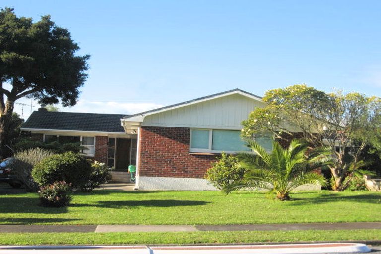 Photo of property in 76 Lawrence Crescent, Hillpark, Auckland, 2102