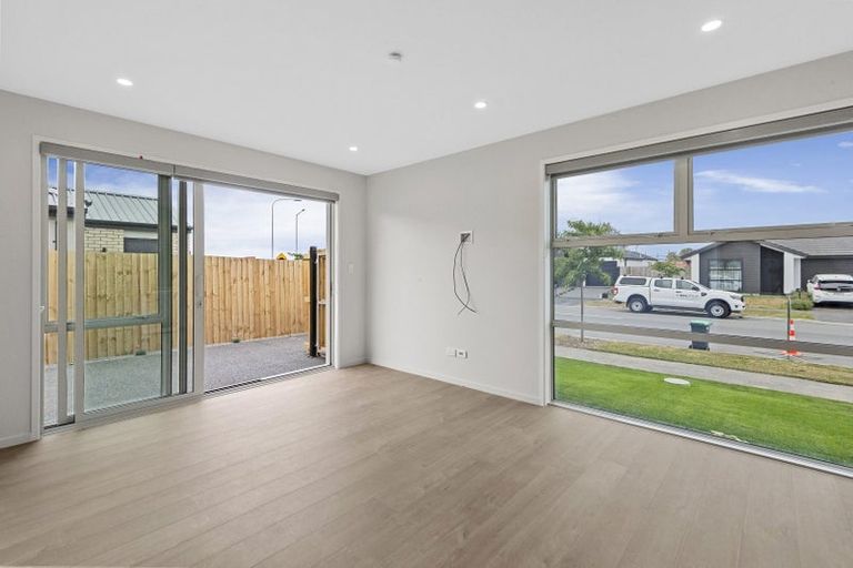 Photo of property in 4 Bill Hammond Drive, Belfast, 8051