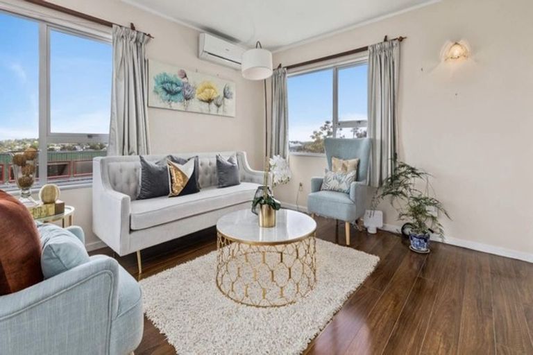 Photo of property in 16 Colin Wild Place, Glenfield, Auckland, 0629