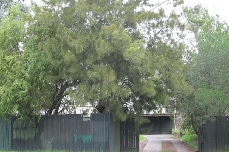 Photo of property in 4 Don Buck Road, Massey, Auckland, 0614