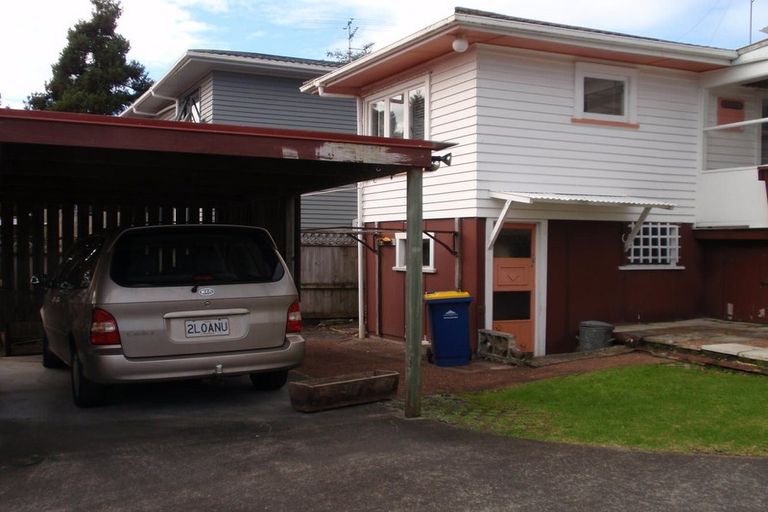 Photo of property in 1/84 College Road, Northcote, Auckland, 0627