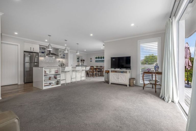 Photo of property in 27 Waipunahau Road, Waikanae, 5036