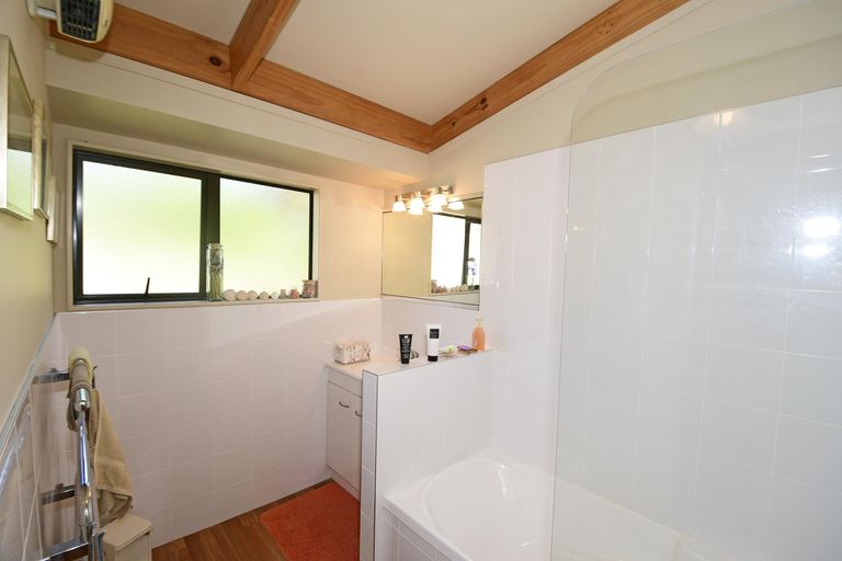 Photo of property in 210a Pukenui Road, Kaiwaka, 0573