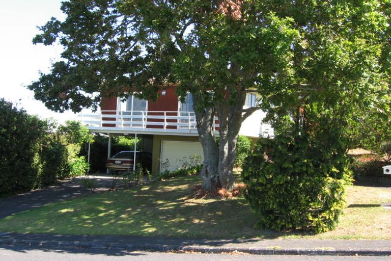 Photo of property in 3 Barker Rise, Northcross, Auckland, 0632