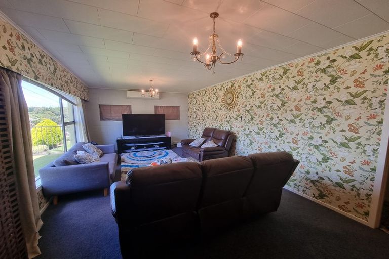 Photo of property in 102 Awanui Street, Merrilands, New Plymouth, 4312