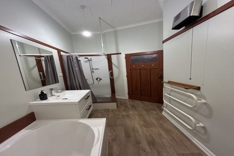 Photo of property in 10 Cambridge Terrace, Masterton, 5810