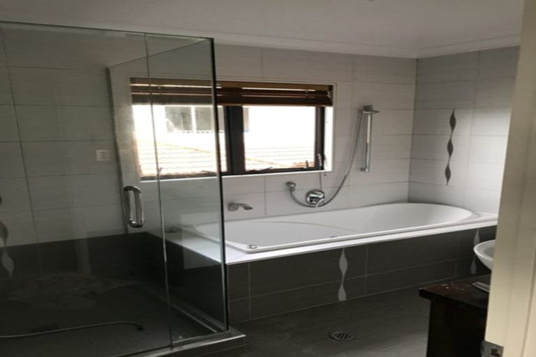 Photo of property in 5 Quedley Court, Eastern Beach, Auckland, 2012