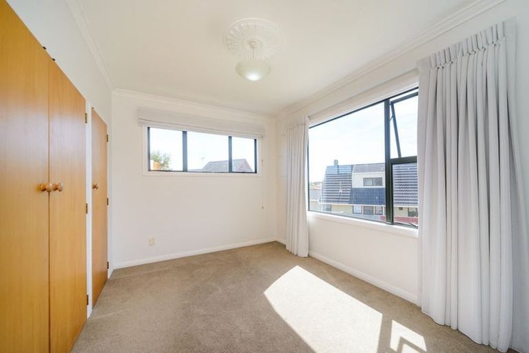 Photo of property in 12 Innes Place, Roslyn, Palmerston North, 4414