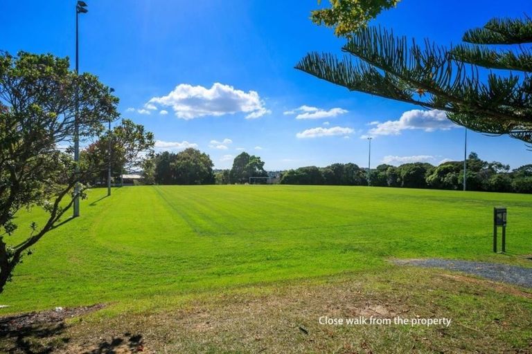 Photo of property in 22 Windermere Crescent, Blockhouse Bay, Auckland, 0600