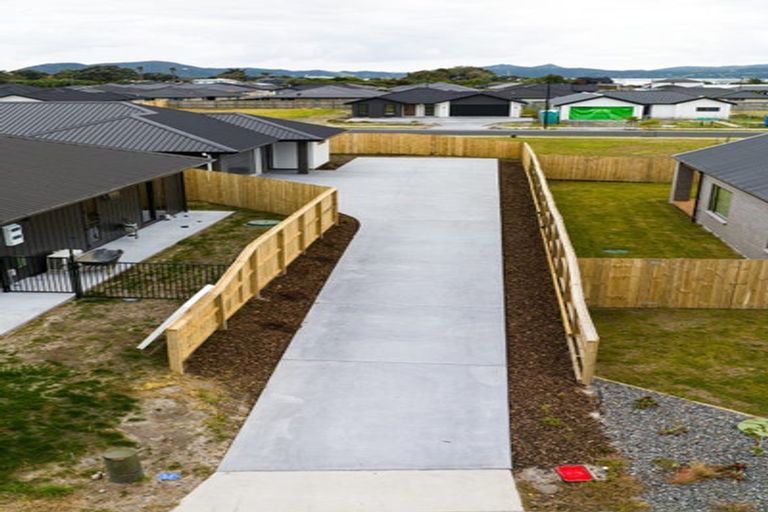 Photo of property in 112 Kaurinui Crescent, One Tree Point, 0118