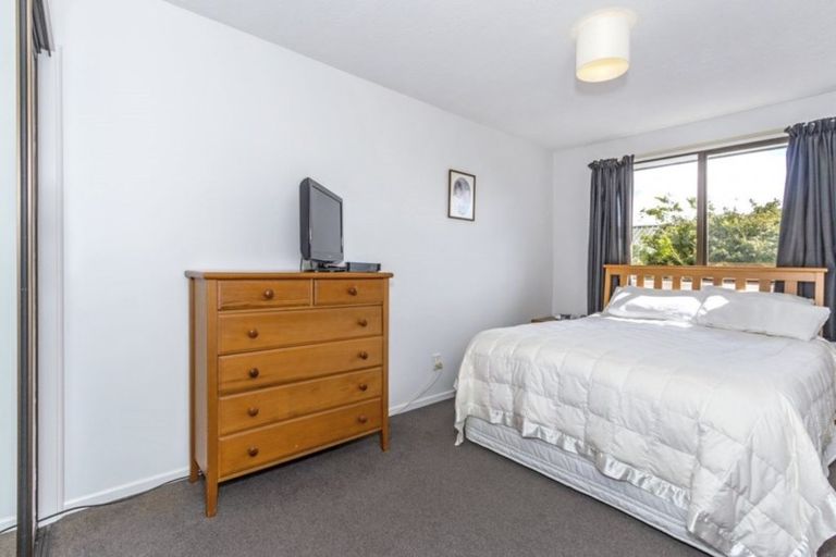 Photo of property in 15 Lowry Avenue, Redwood, Christchurch, 8051
