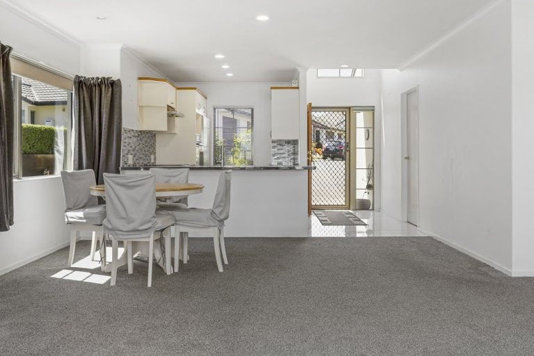 Photo of property in 28 Lakeridge Close, Rangatira Park, Taupo, 3330