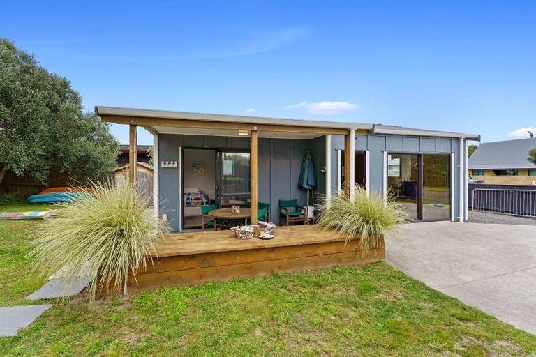 Photo of property in 7 James Street, Waikawa Beach, Manakau, 5573