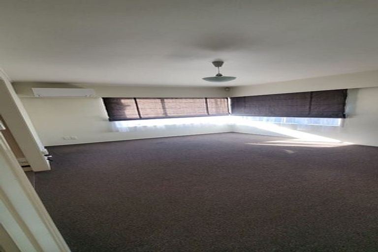 Photo of property in 1/21 Target Road, Totara Vale, Auckland, 0629