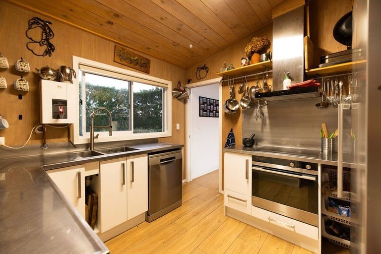 Photo of property in 37 Pahoia Beach Road, Whakamarama, Tauranga, 3172