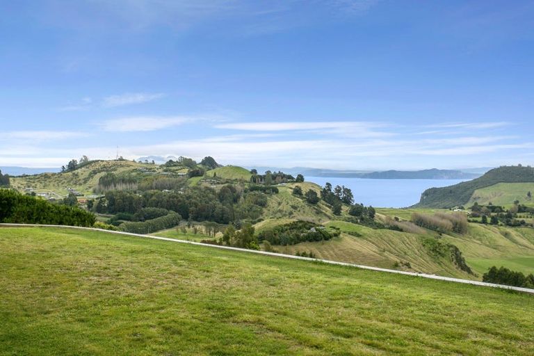 Photo of property in 48 Edge Hill, Acacia Bay, Taupo, 3385