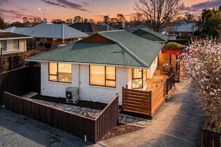 Photo of property in 1/450a Harewood Road, Harewood, Christchurch, 8051