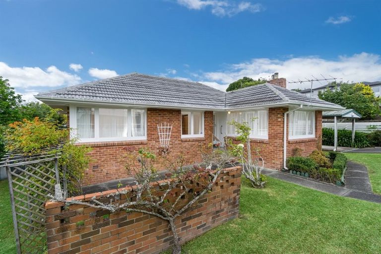 Photo of property in 2/10 Merriefield Avenue, Forrest Hill, Auckland, 0620