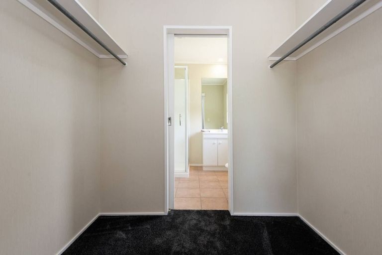 Photo of property in 27 Bard Place, Golflands, Auckland, 2013