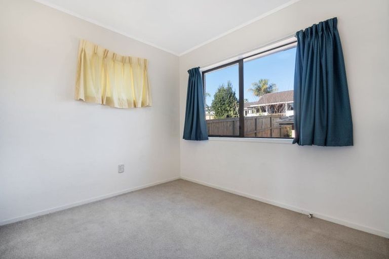 Photo of property in 65 Kurnell Drive, Botany Downs, Auckland, 2010