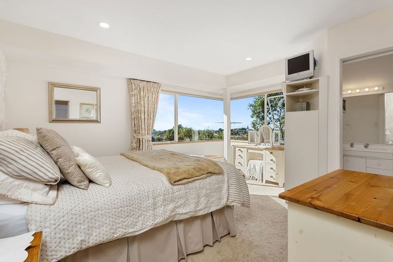 Photo of property in 8 Caversham Drive, Torbay, Auckland, 0630
