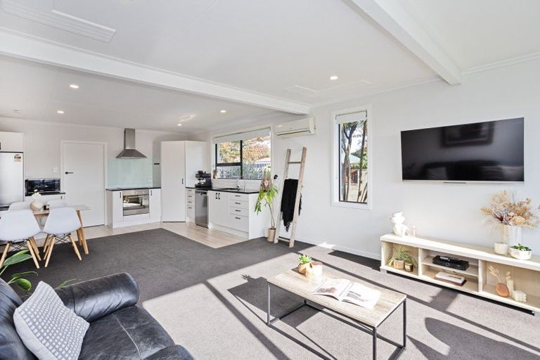 Photo of property in 27 Holloway Street, Waikiwi, Invercargill, 9810